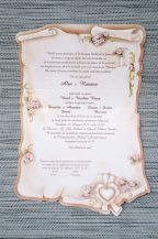 Invitatie de nunta crem antic si banderola cu panglicute incrucisate