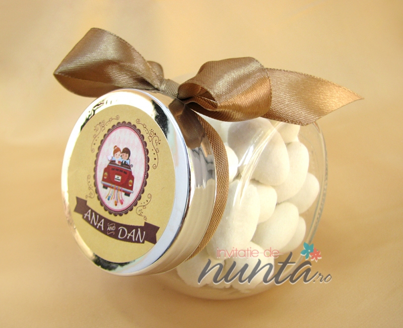 Marturie de nunta borcanas cu funda maro si miri in masina