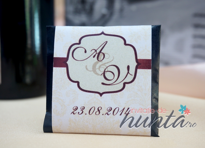 Marturie tableta de ciocolata cu chenar si model damask crem 18 g