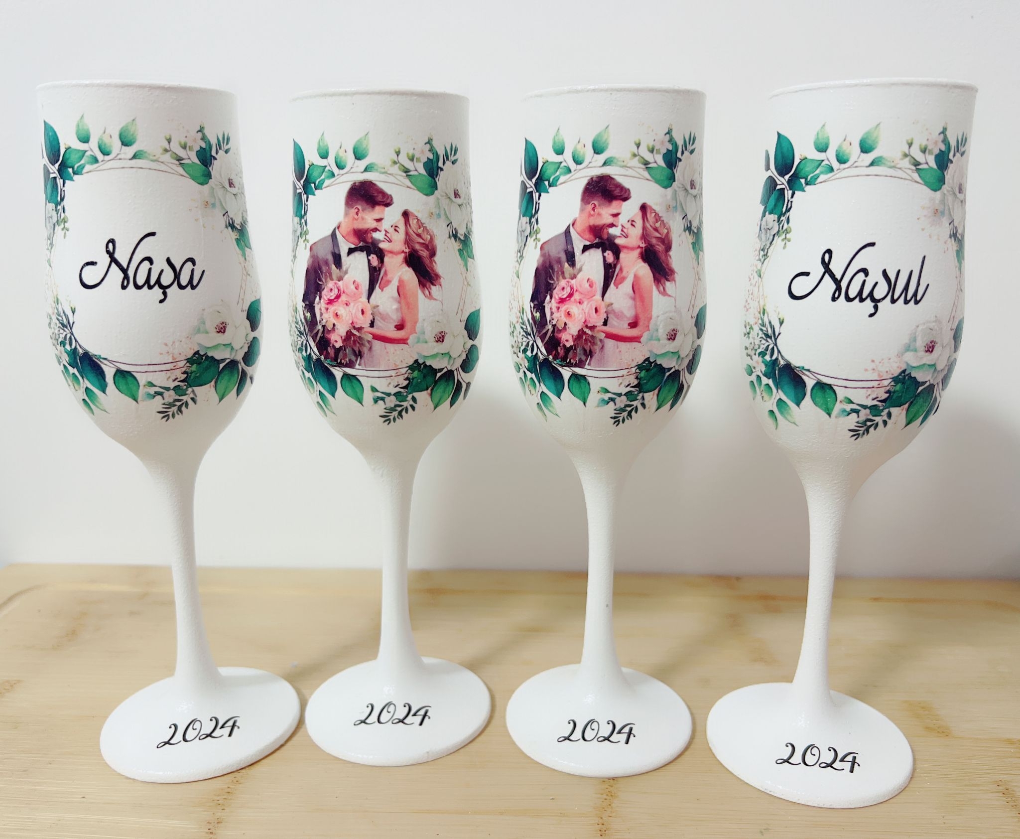 Set 4 pahare de nunta pentru miri si nasi cu poza P5